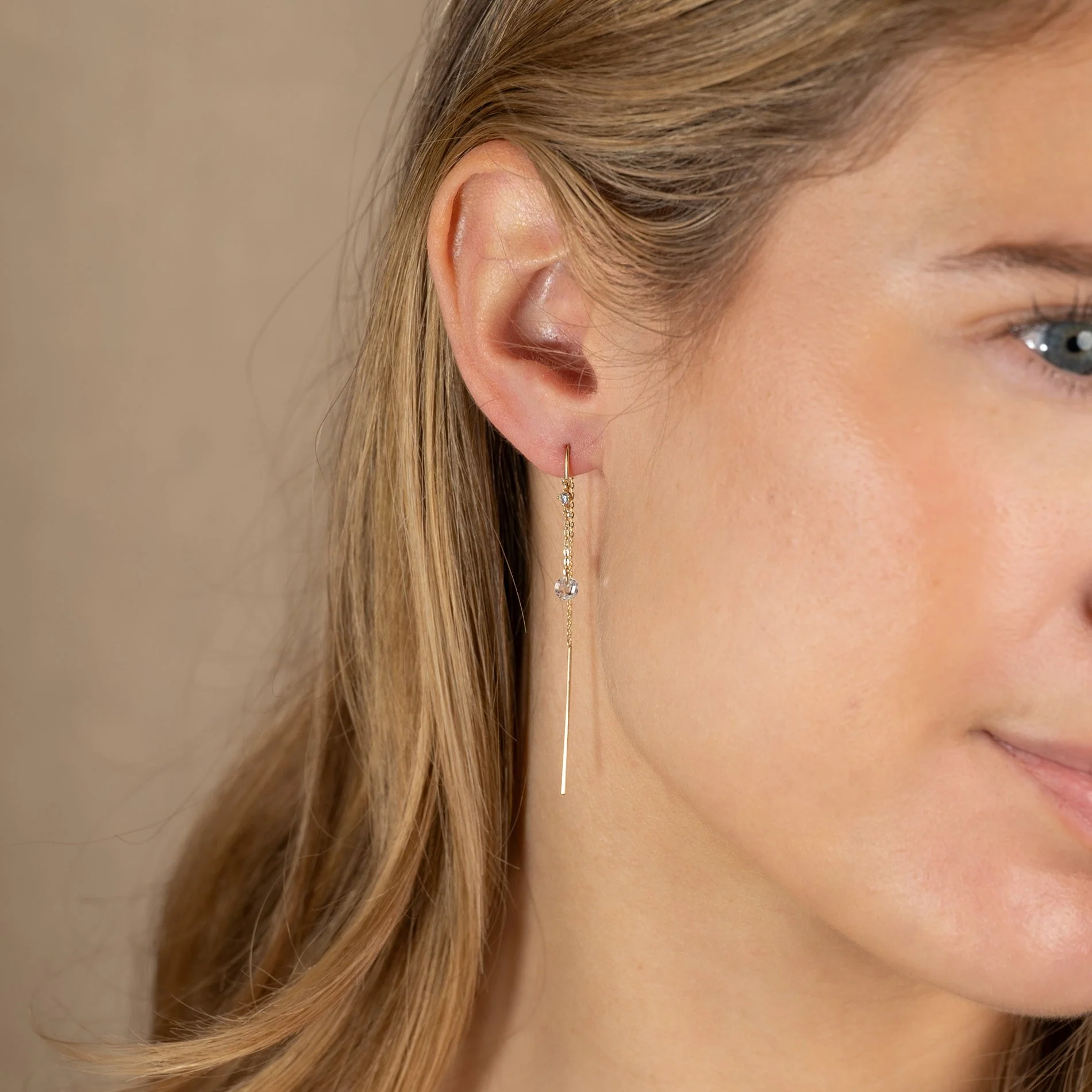 THEODORA CRYSTAL SOLID GOLD EARRING - Image 7