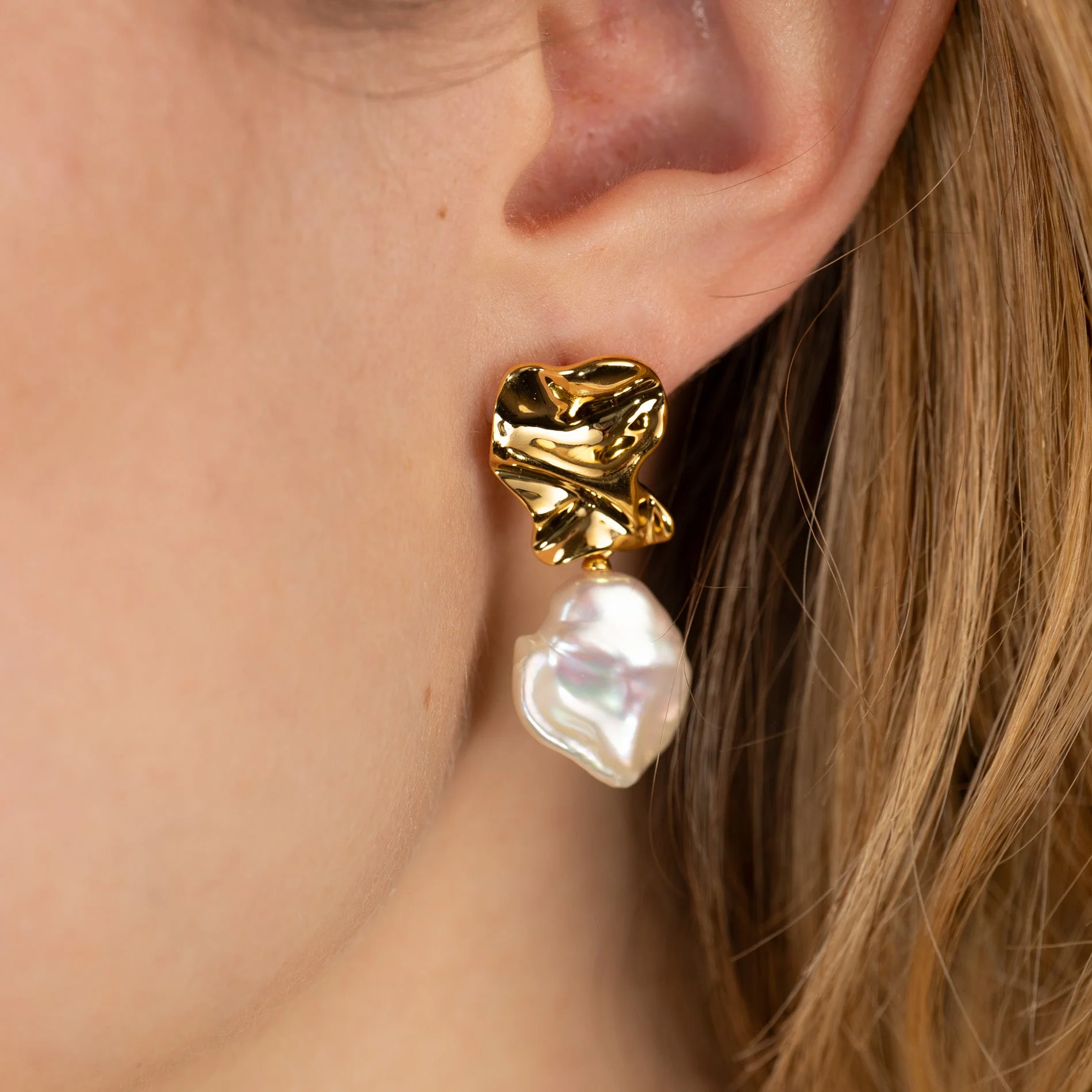 THORA PEARL GOLDEN EARRING - Image 5