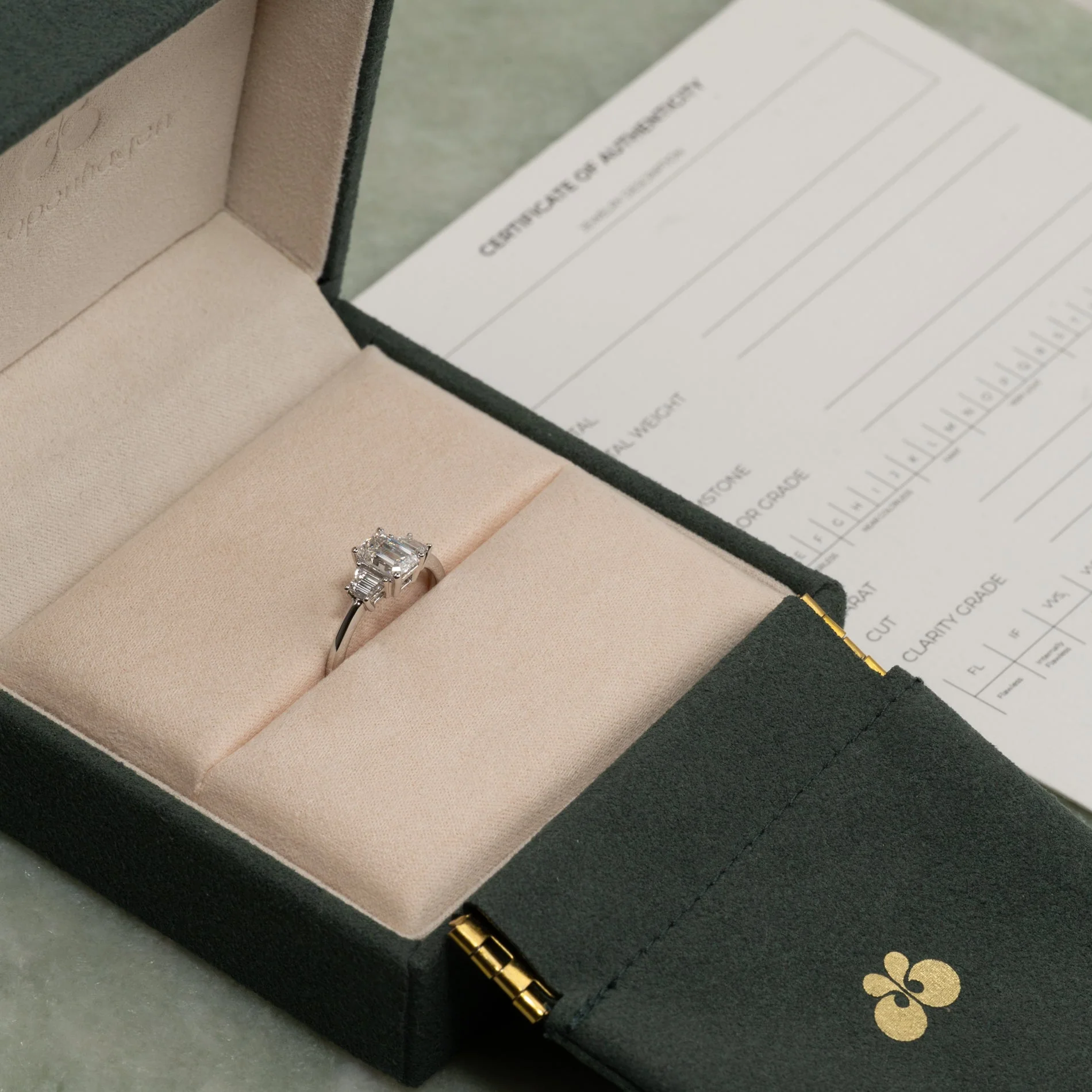 THREE-STONE EMERALD-CUT LAB-DIAMOND RING - 1.5ct - WG - Image 6
