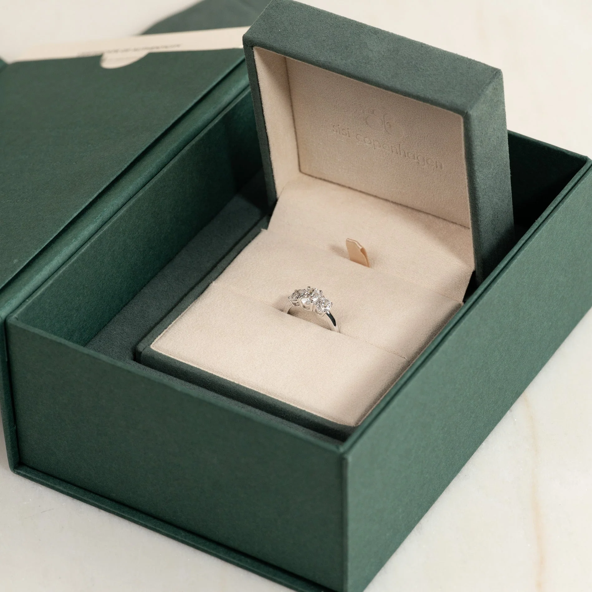 THREE-STONE OVAL-CUT LAB-DIAMOND RING - 2.0ct - WG - Image 10