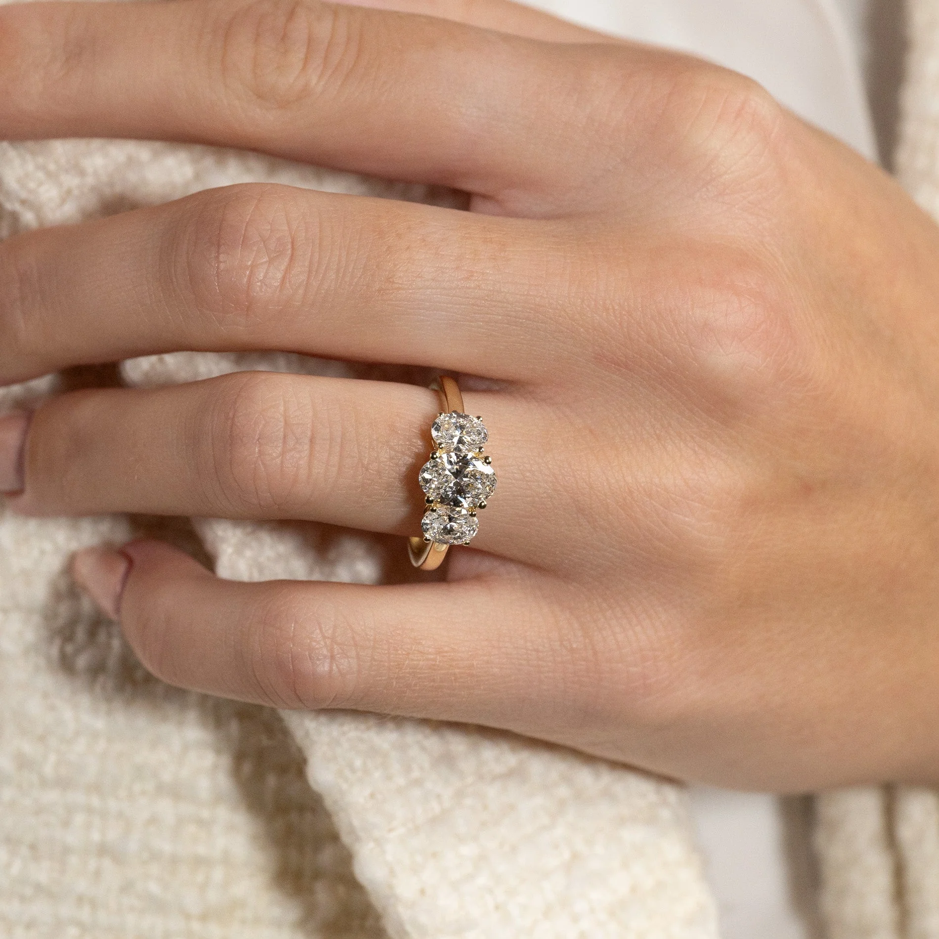 THREE-STONE OVAL-CUT LAB-DIAMOND RING - 2.0ct - YG - Image 11