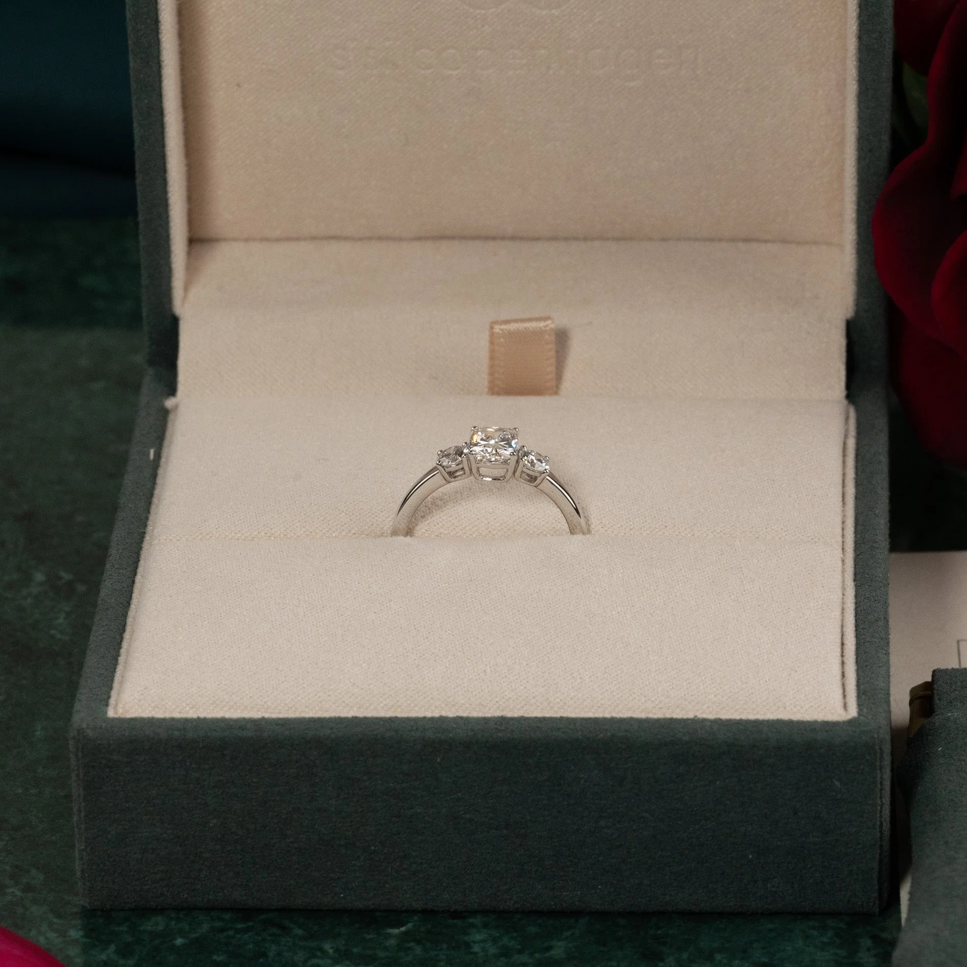 THREE-STONE RECTANGULAR CUSHION-CUT LAB-DIAMOND RING - 1.15ct - WG - Image 12