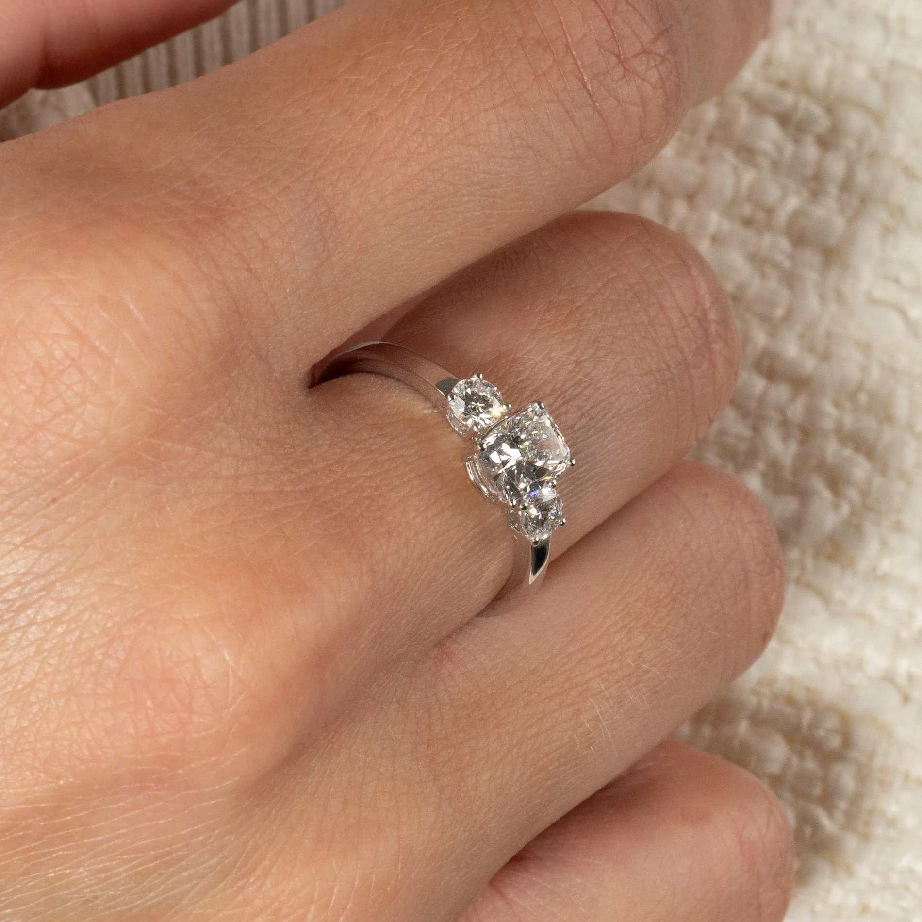 THREE-STONE RECTANGULAR CUSHION-CUT LAB-DIAMOND RING - 1.15ct - WG - Image 13