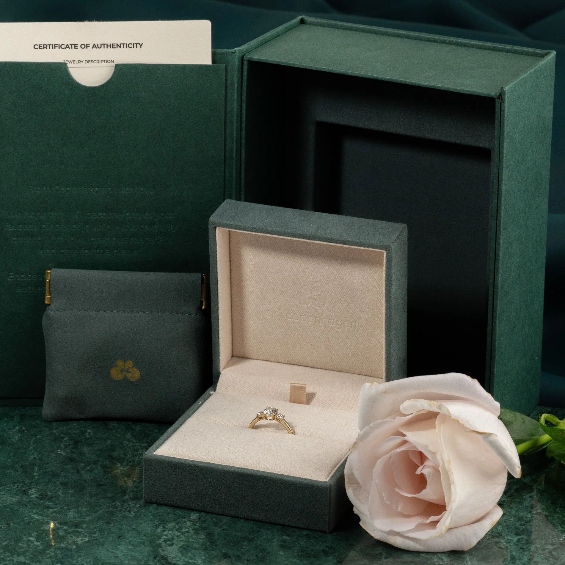 THREE-STONE RECTANGULAR CUSHION-CUT LAB-DIAMOND RING - 1.15ct - YG - Image 15