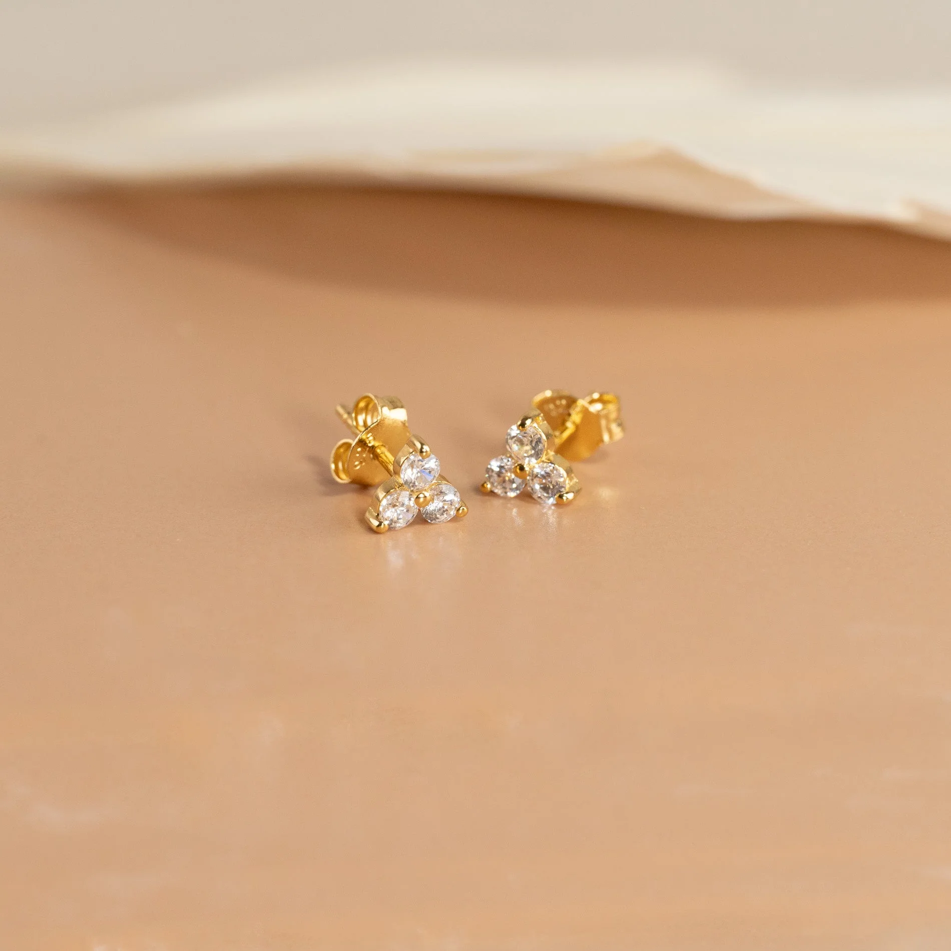 TRIA CRYSTAL GOLDEN EARRING - Image 5