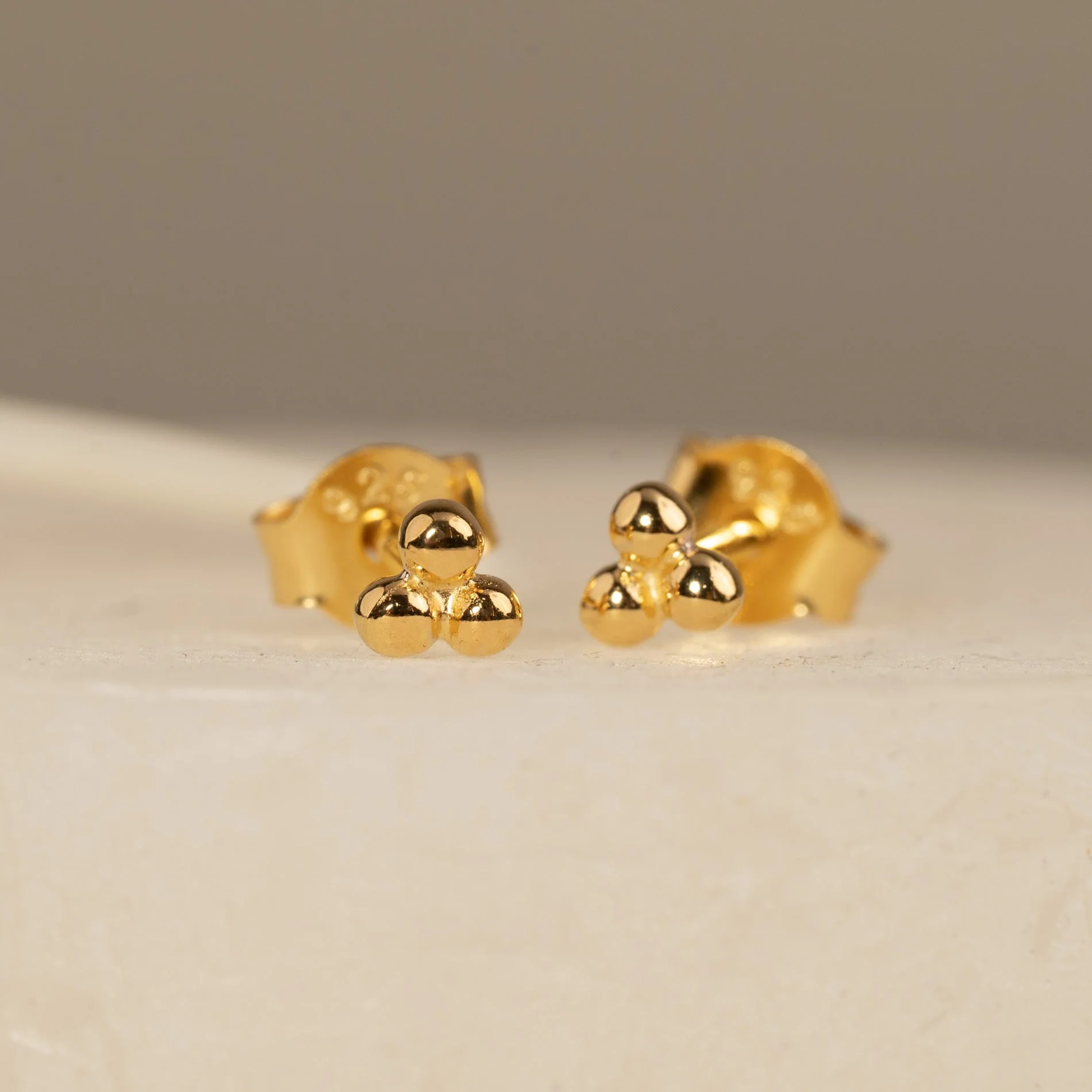 TRIA DOT GOLDEN EARRING - Image 3