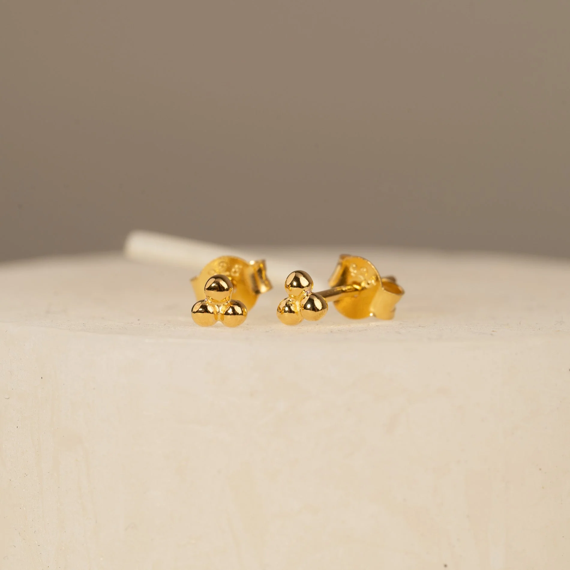 TRIA DOT GOLDEN EARRING - Image 6
