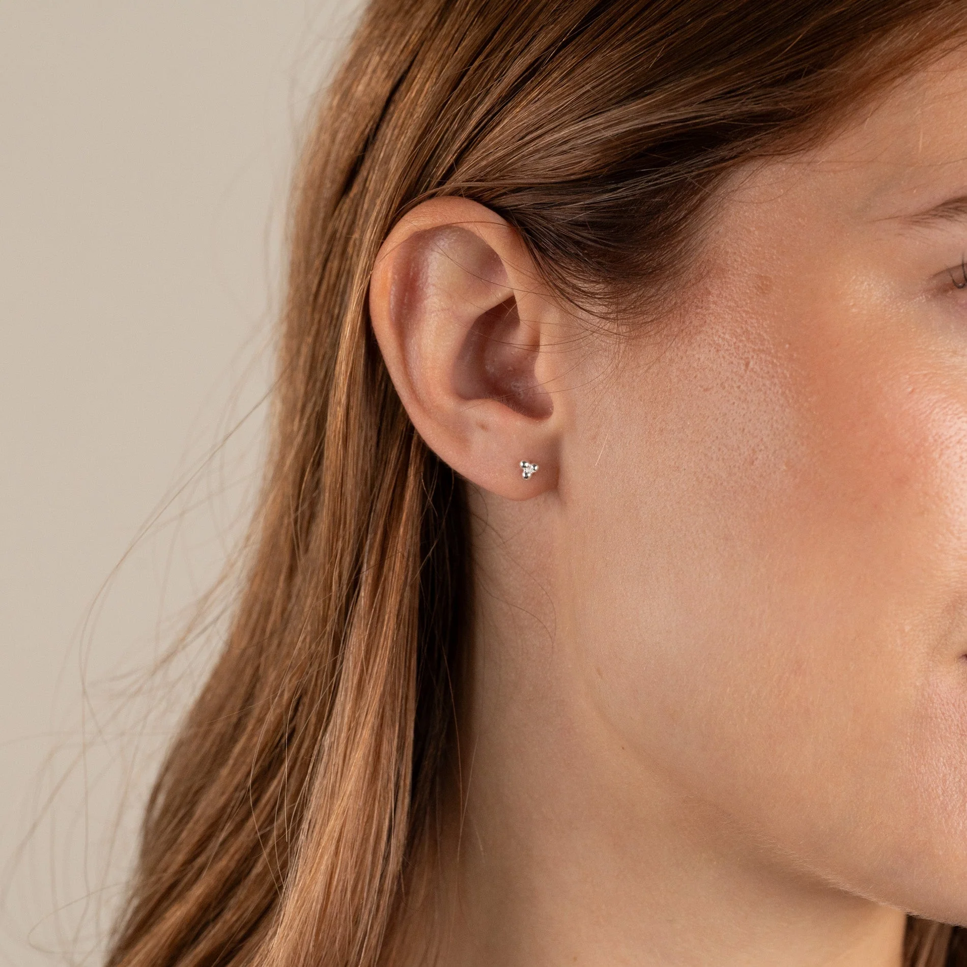 TRIA DOT SILVER EARRING - Image 3