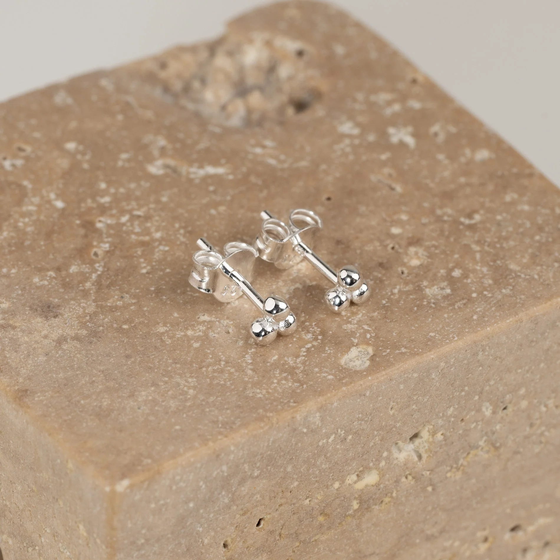 TRIA DOT SILVER EARRING - Image 6