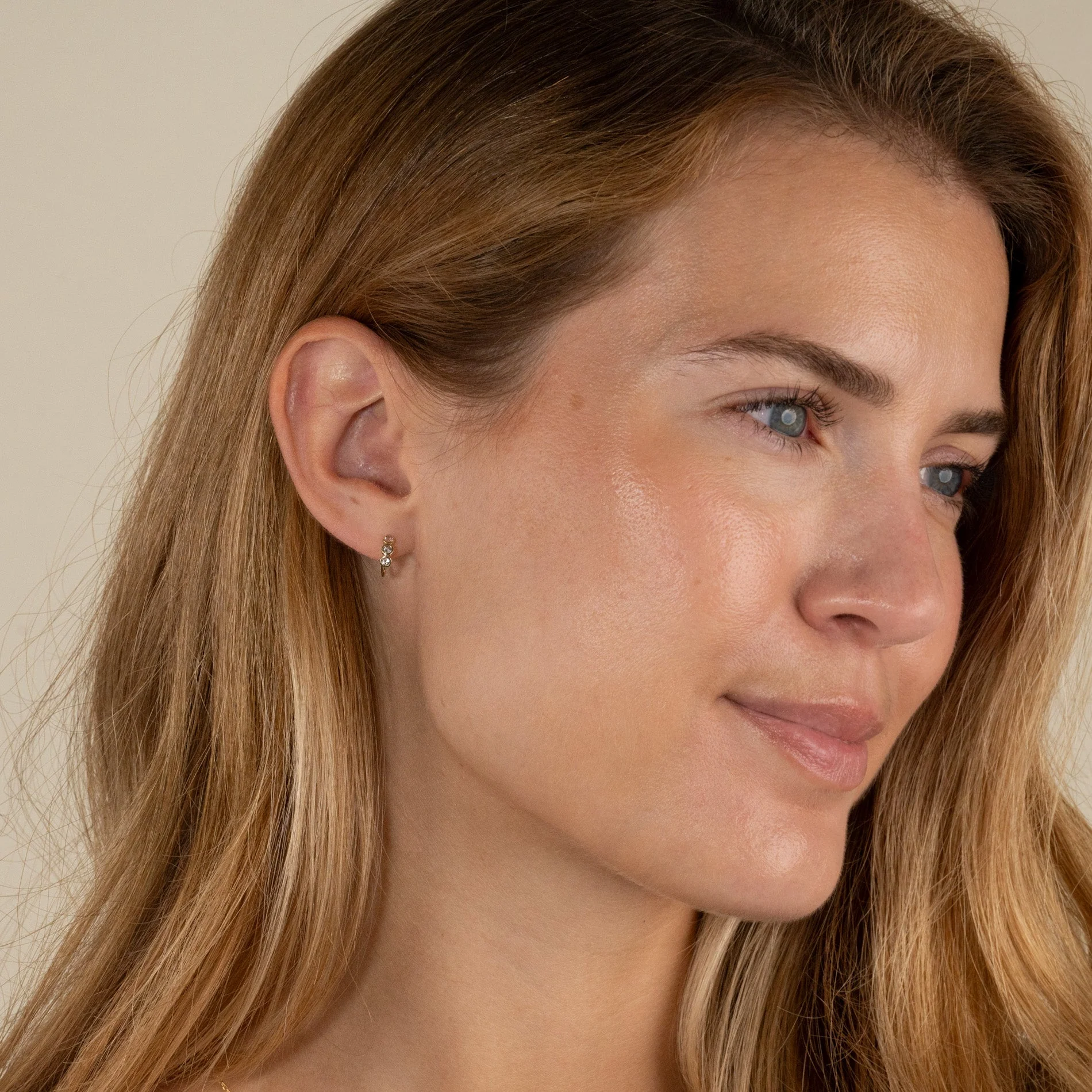 TRINITY WHITE TOPAZ SOLID GOLD EARRING - Image 4