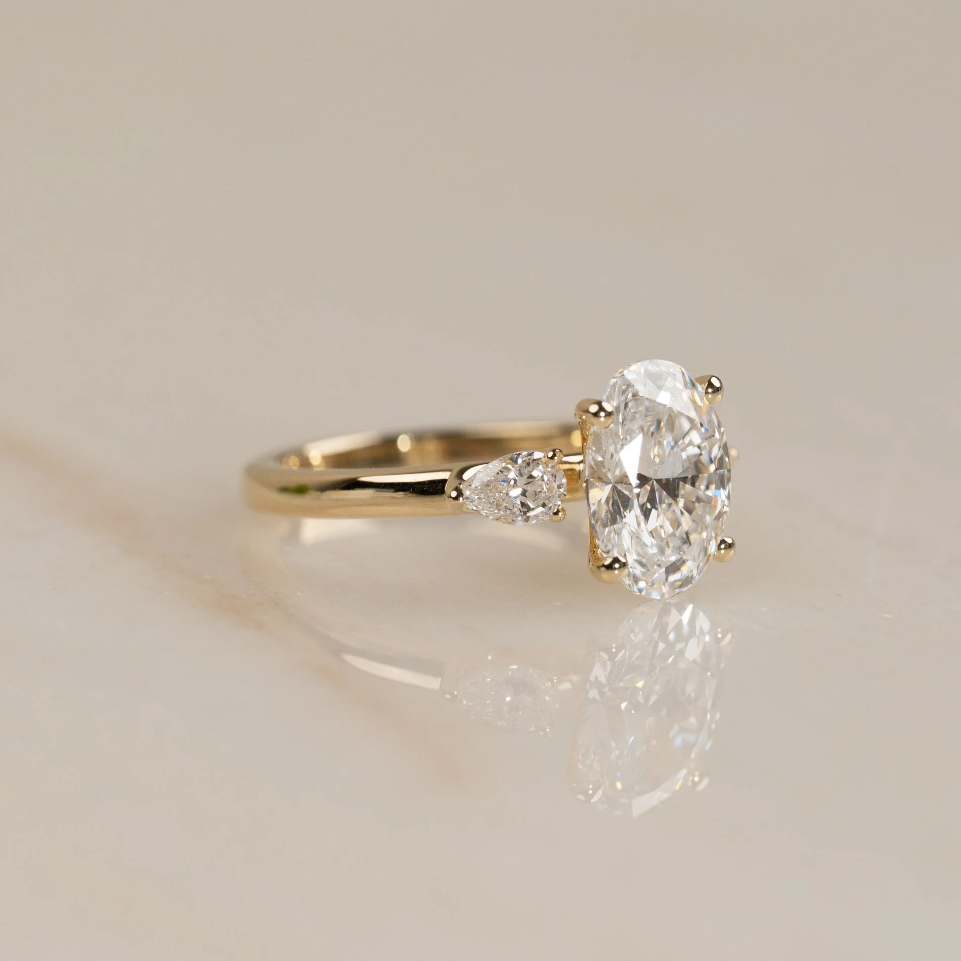 TULIP-SET OVAL W/PEAR SIDESTONE DIAMOND RING - 2.3ct - Image 5