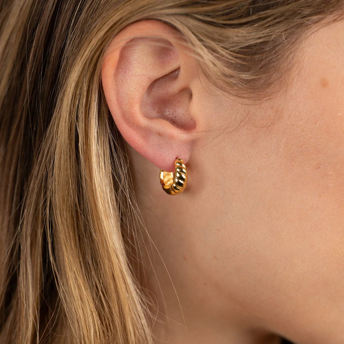 ULRIKKA GOLDEN CREOL EARRING - Image 2
