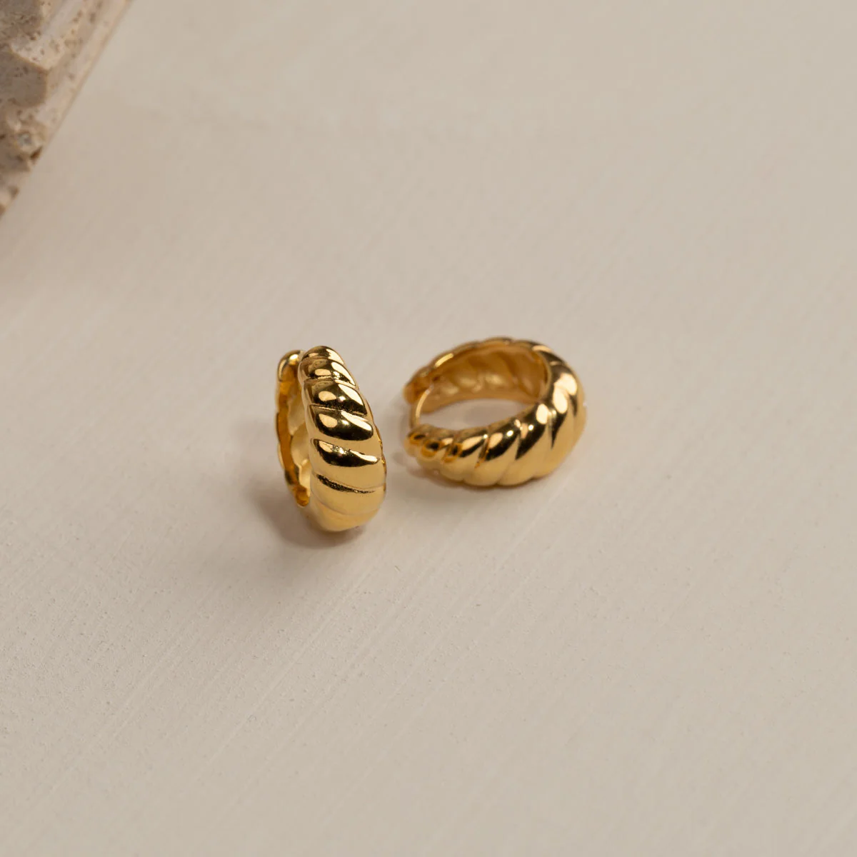 ULRIKKA GOLDEN CREOL EARRING - Image 3