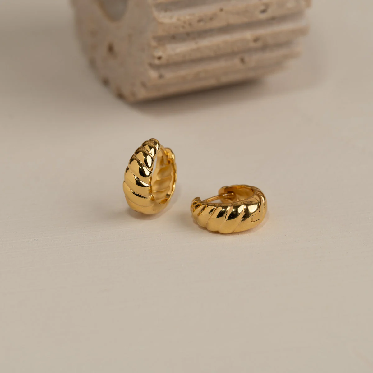 ULRIKKA GOLDEN CREOL EARRING - Image 5
