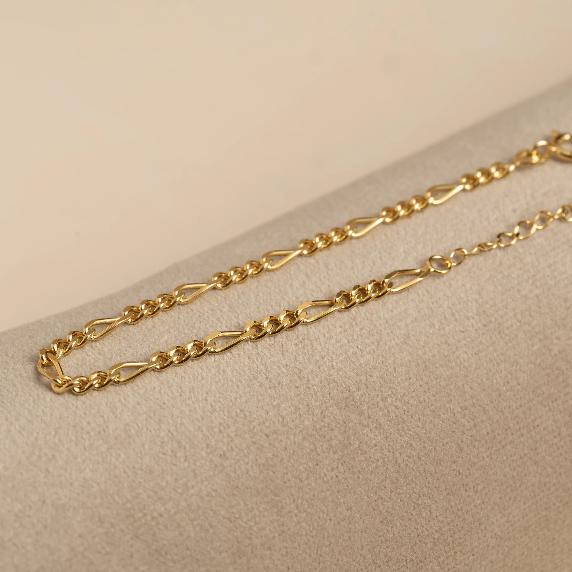 UMA MEDIUM FIGARO GOLDEN BRACELET - Image 3