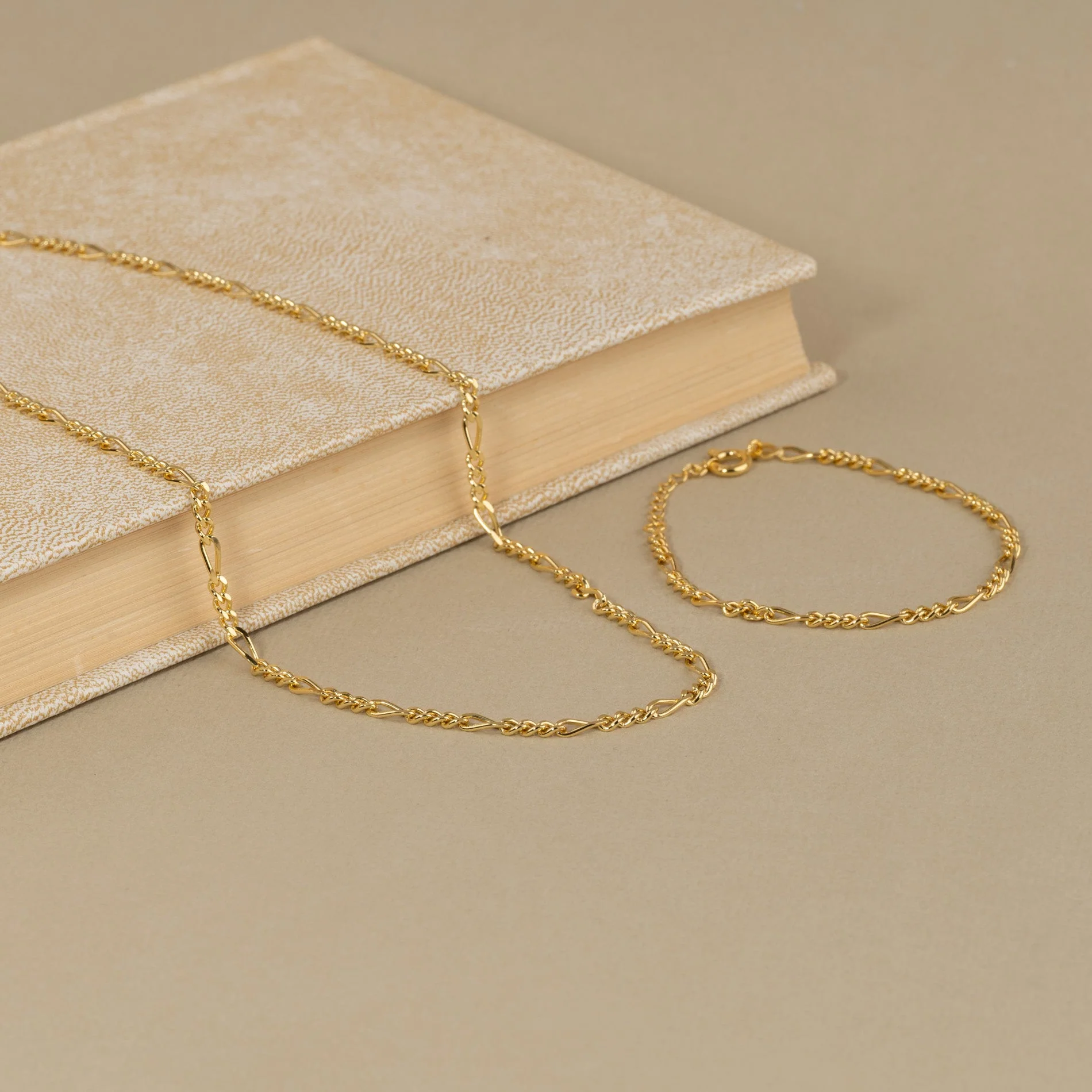 UMA MEDIUM FIGARO GOLDEN BRACELET - Image 8