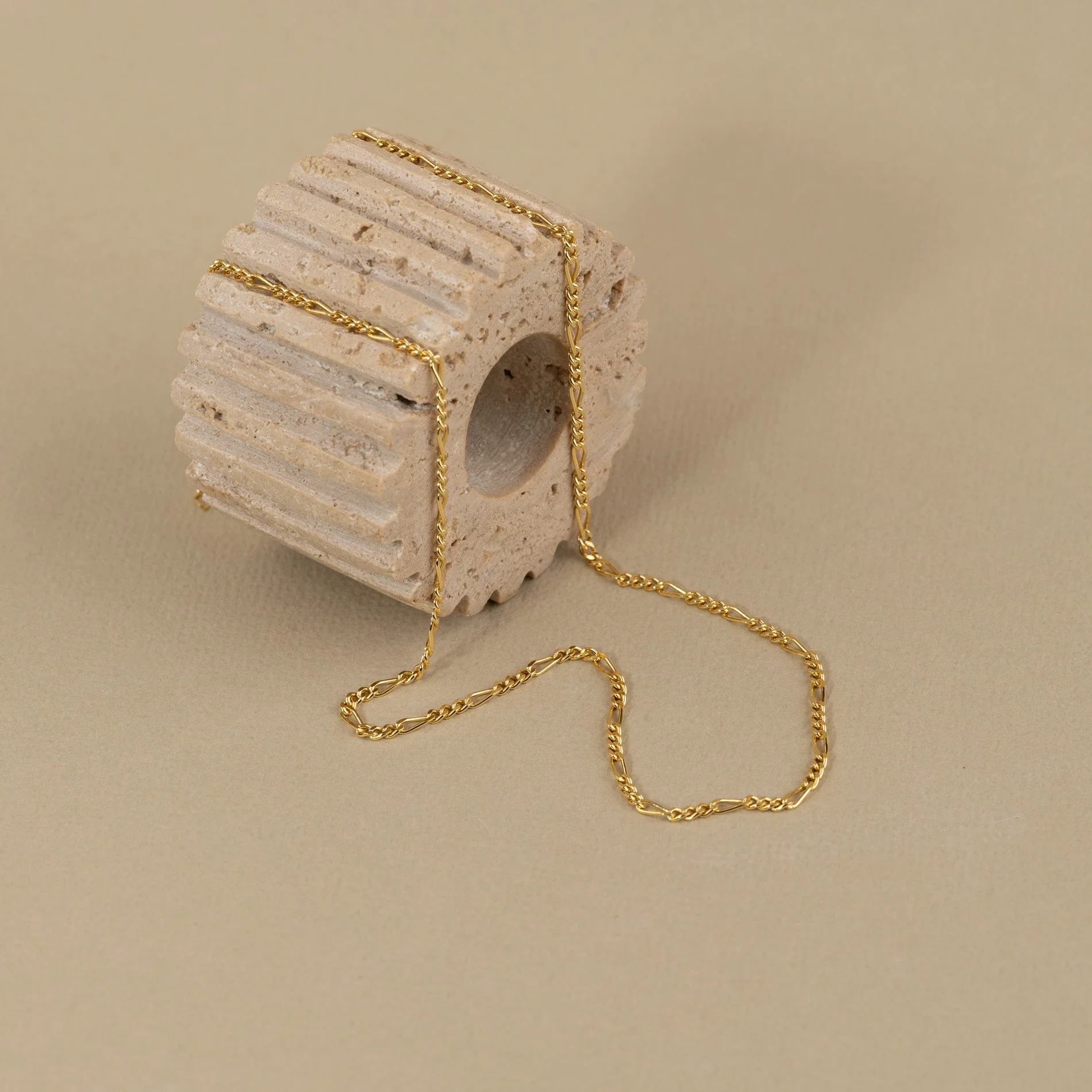 UMA SMALL FIGARO GOLDEN CHAIN - Image 4