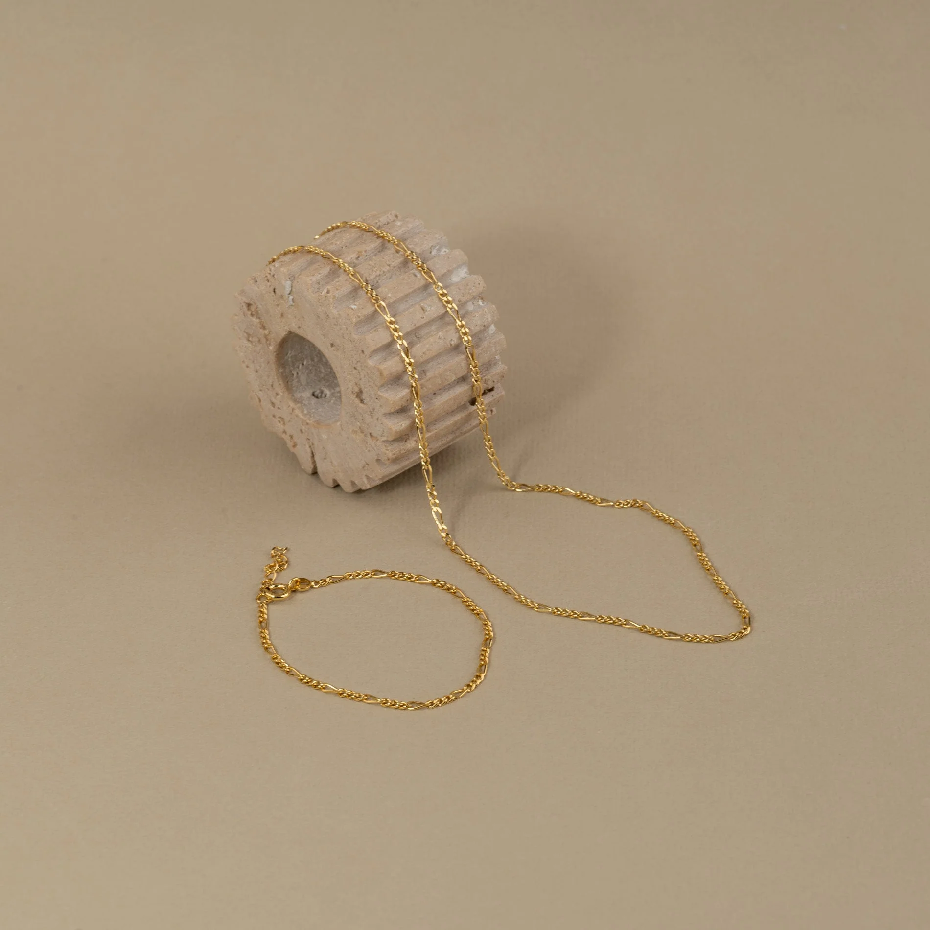 UMA SMALL FIGARO GOLDEN CHAIN - Image 6