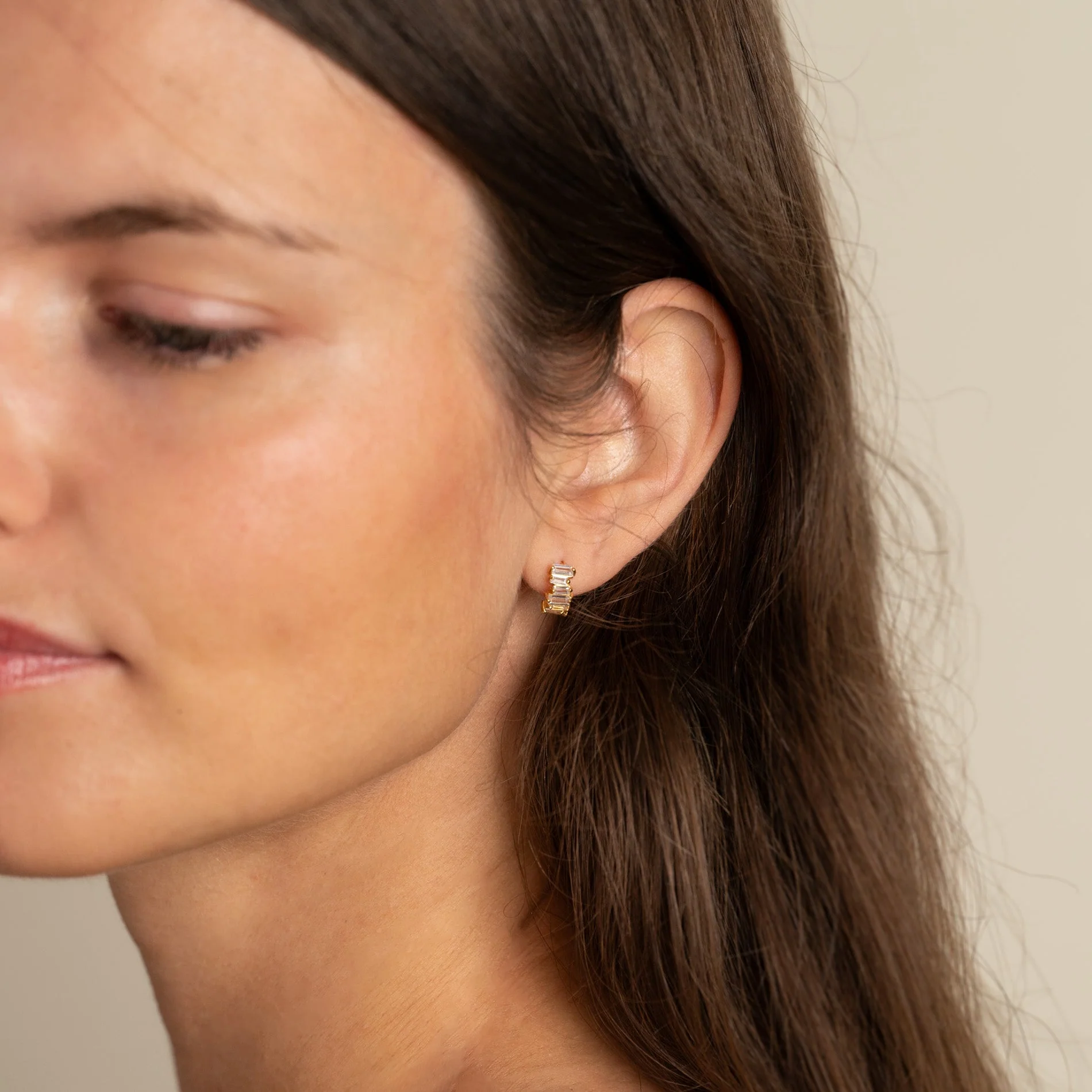 VANESSA CRYSTAL GOLDEN CREOL EARRING - Image 6