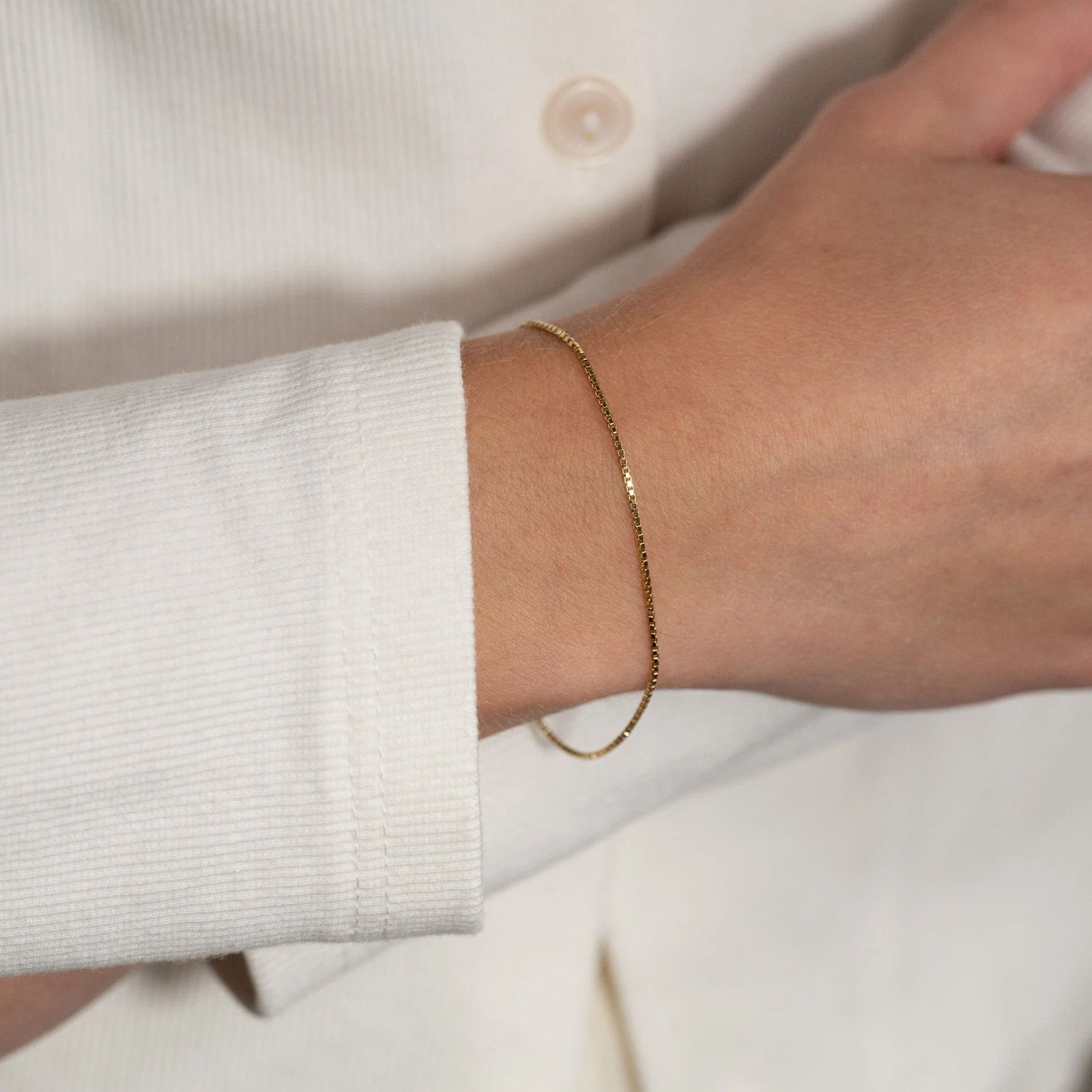 VENEZIA SOLID GOLD BRACELET - Image 2