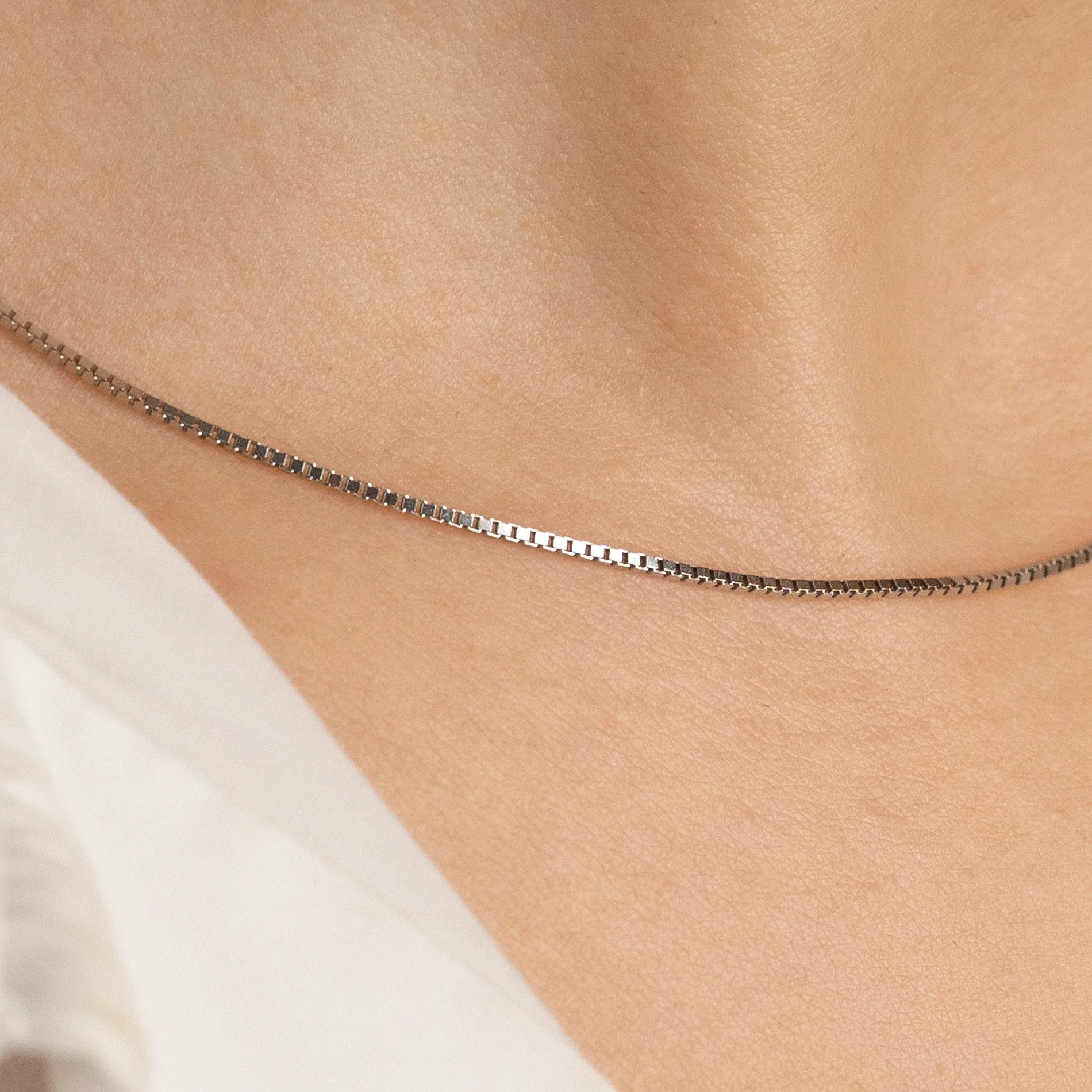 VENEZIA SOLID GOLD CHAIN - 14KT/WG - 1.0mm - Image 4