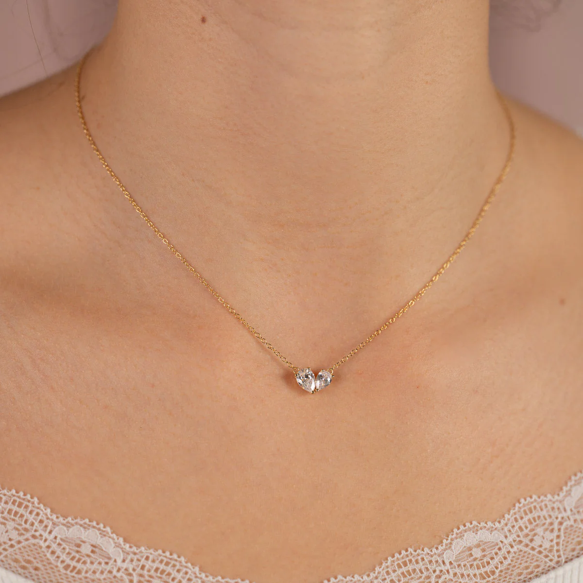 VERA CRYSTAL GOLDEN NECKLACE - Image 2