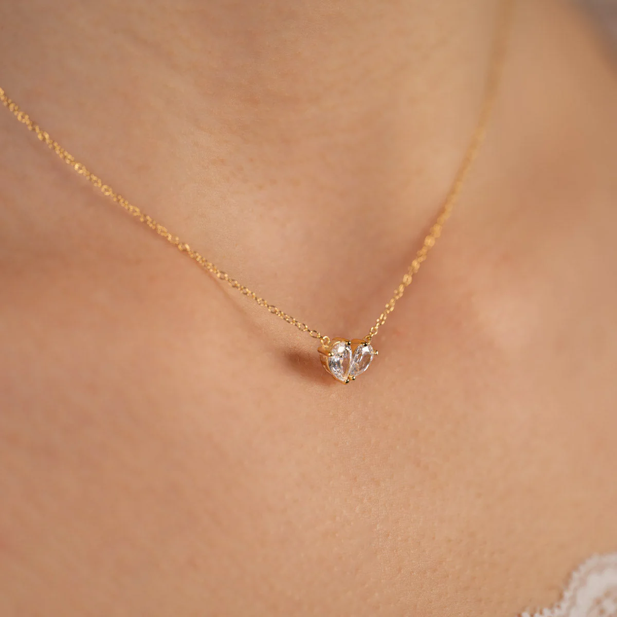 VERA CRYSTAL GOLDEN NECKLACE - Image 6