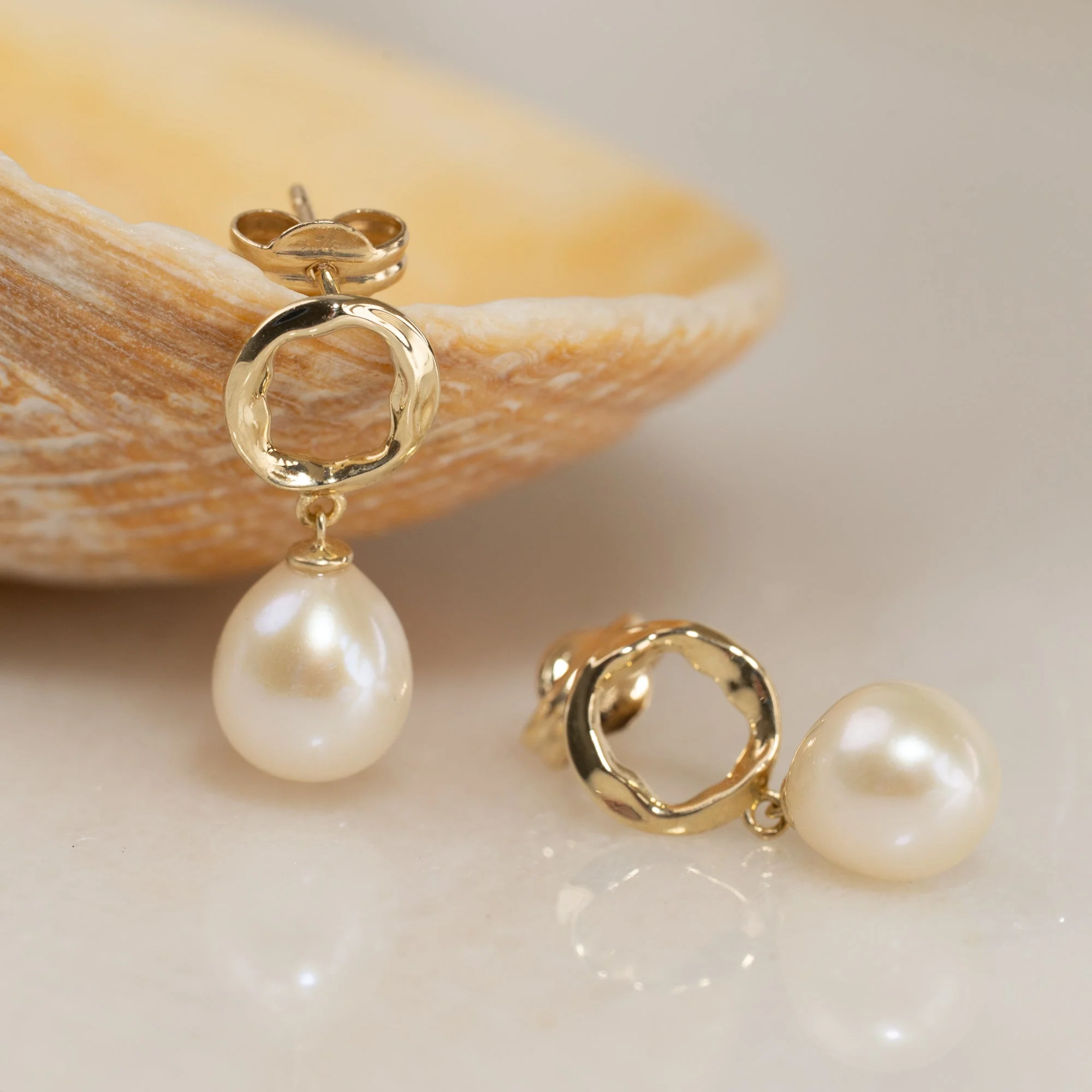 VILMA PEARL SOLID GOLD STUD EARRING - Image 2