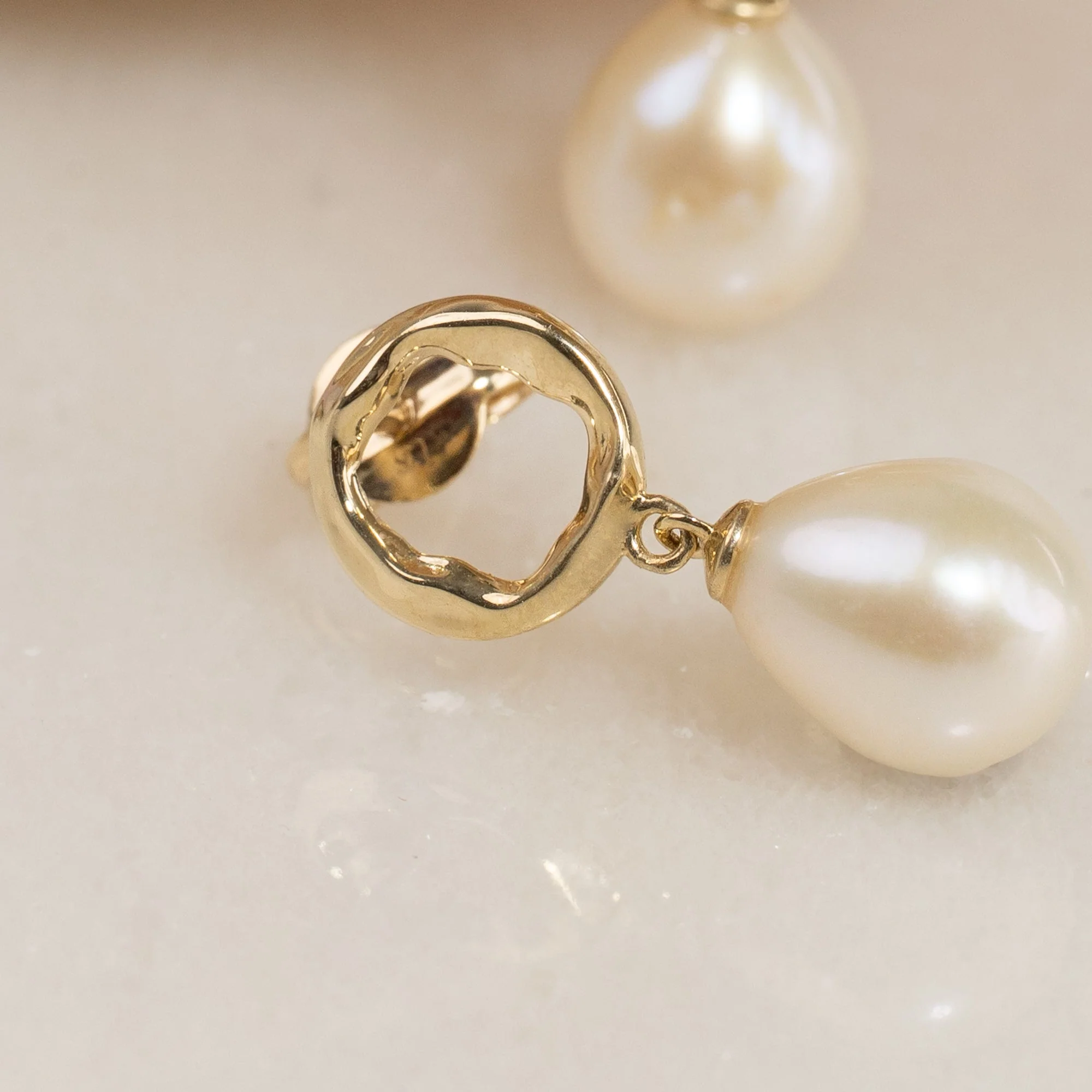 VILMA PEARL SOLID GOLD STUD EARRING - Image 3
