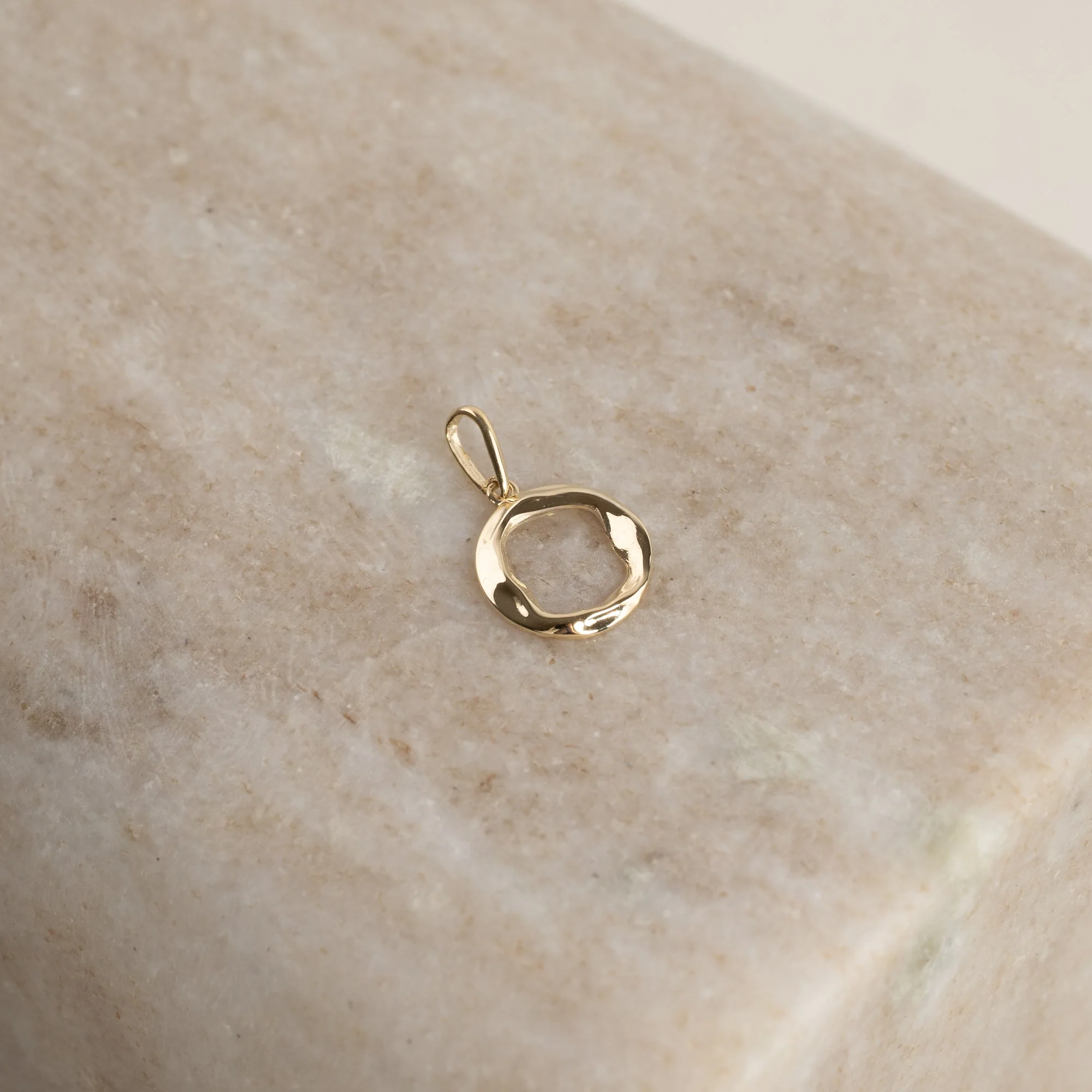 VILMA SOLID GOLD PENDANT - 10mm
