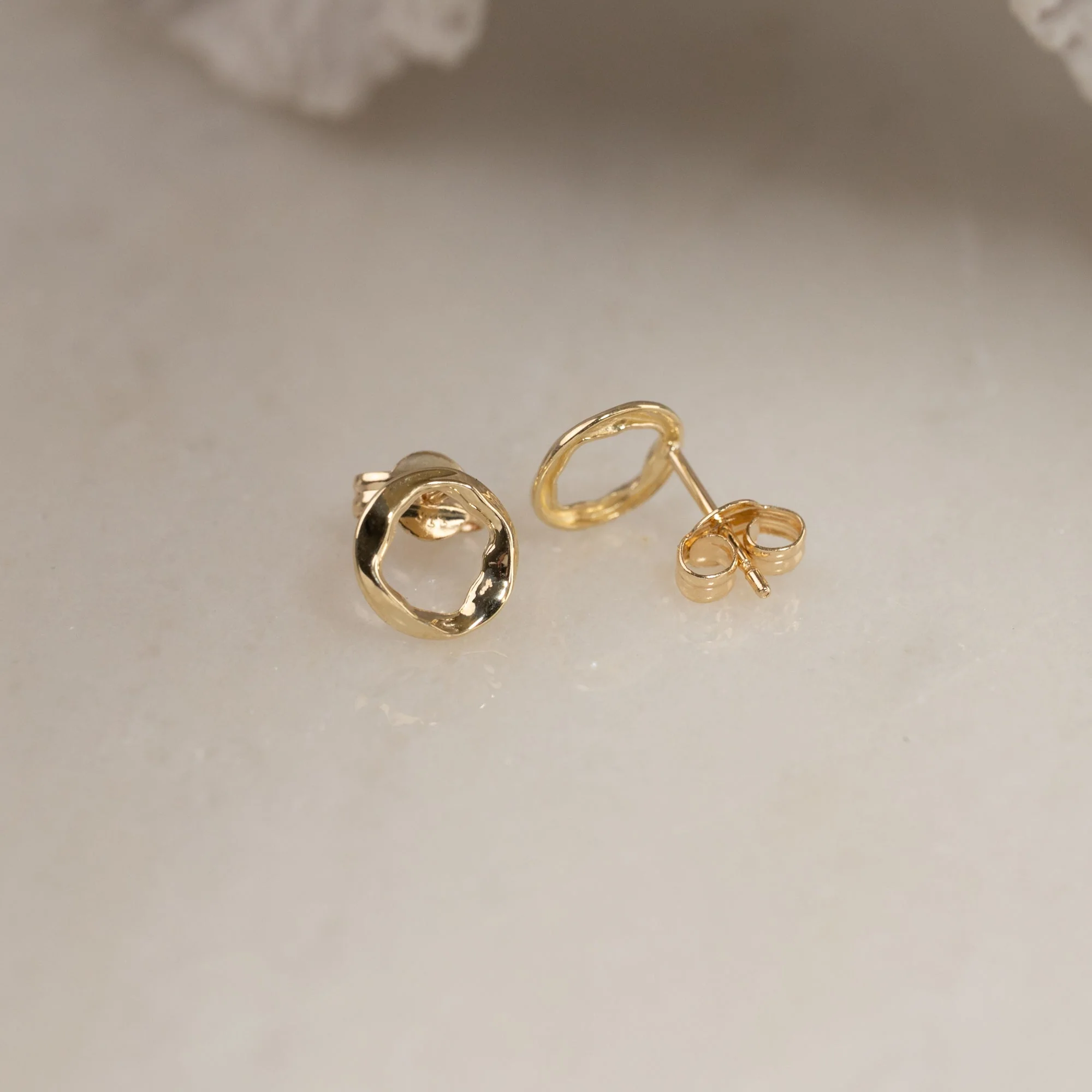 VILMA SOLID GOLD STUD EARRING - Image 5