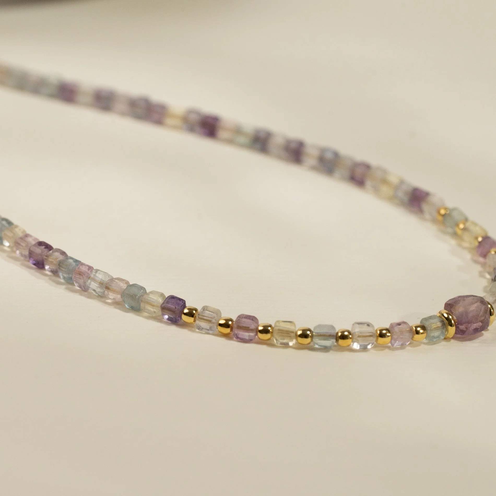 VIOLETTA FLOURITE GOLDEN NECKLACE - Image 3
