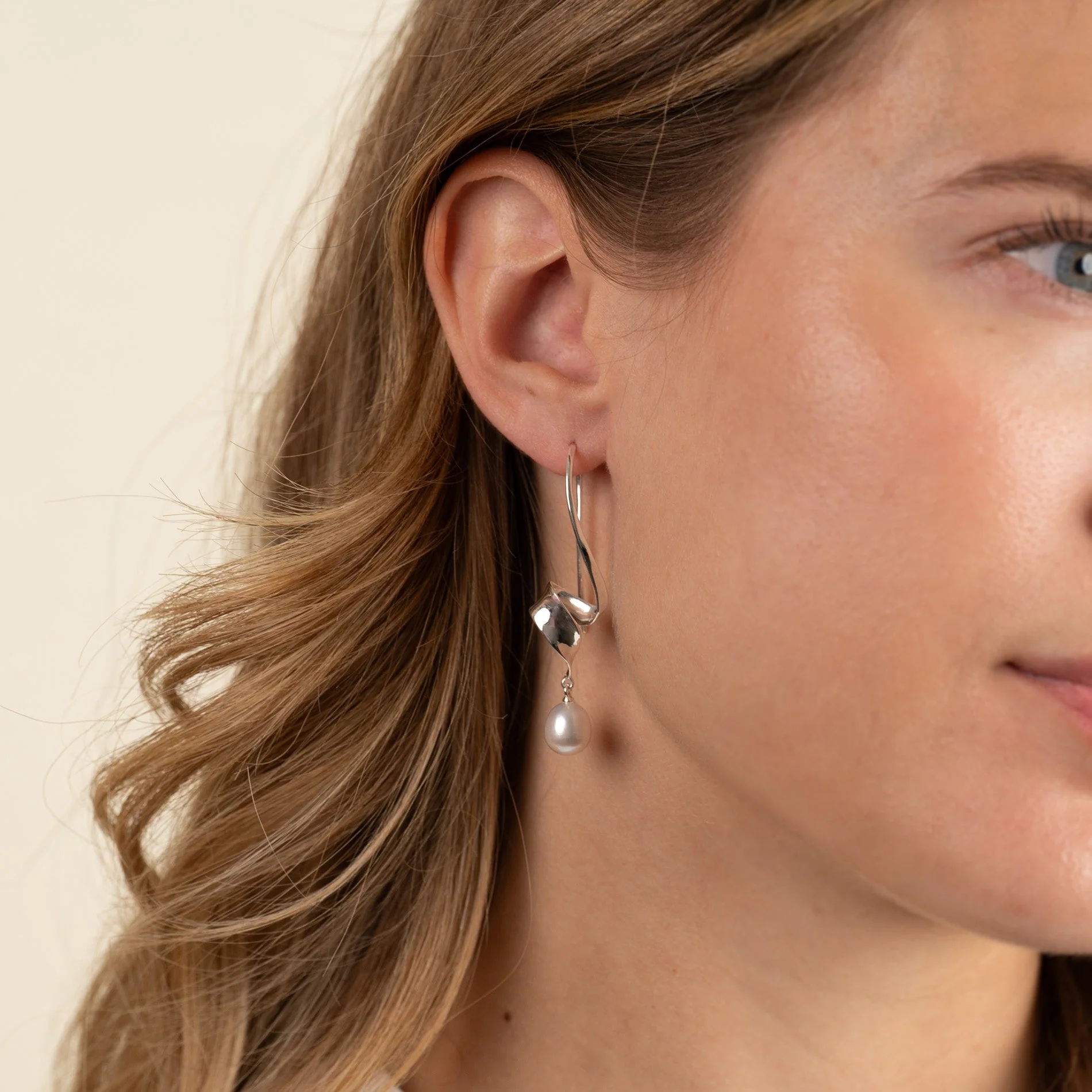 VITA PEARL SILVER EARRING - Image 3