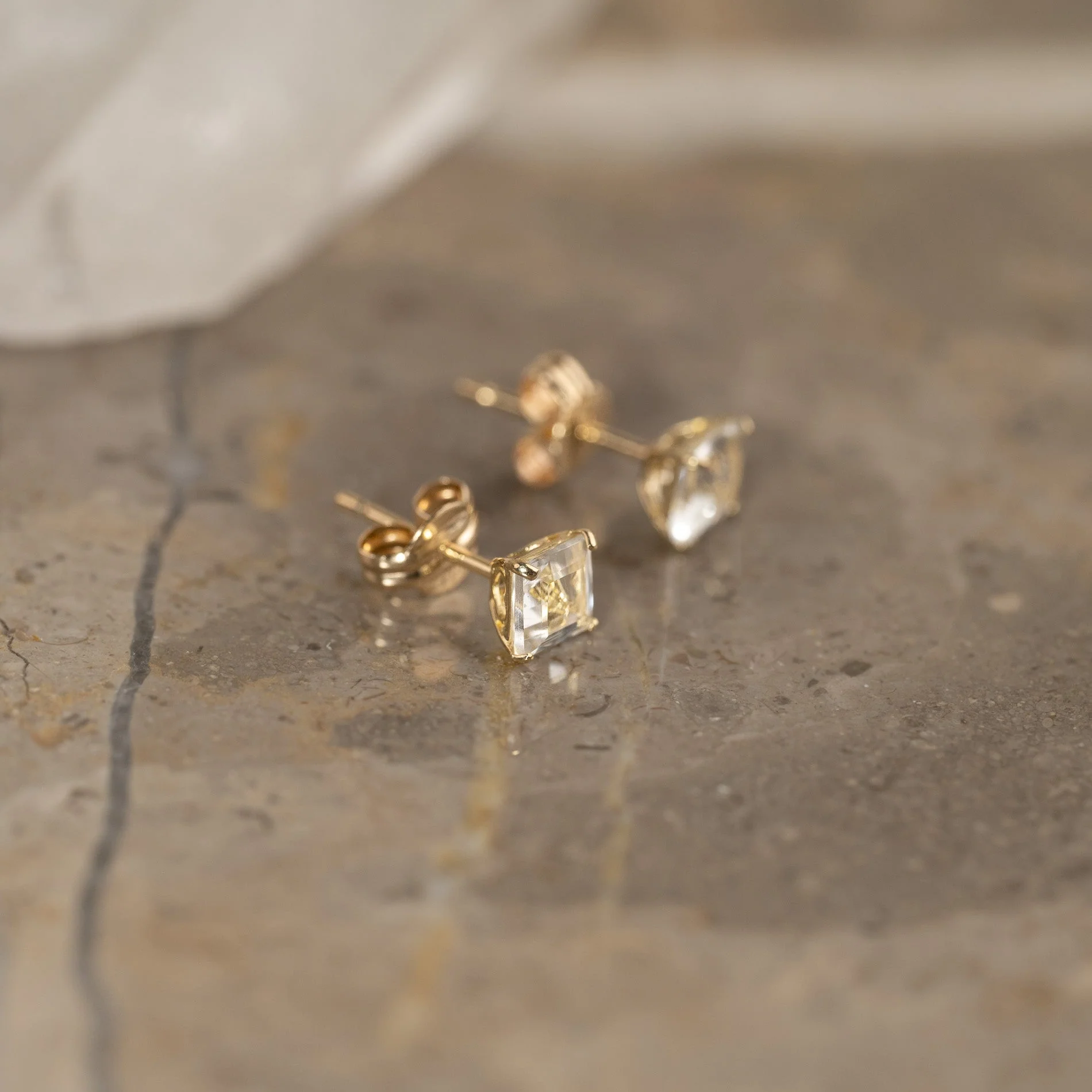 TETRA WHITE TOPAZ SOLID GOLD STUD EARRING - Image 3