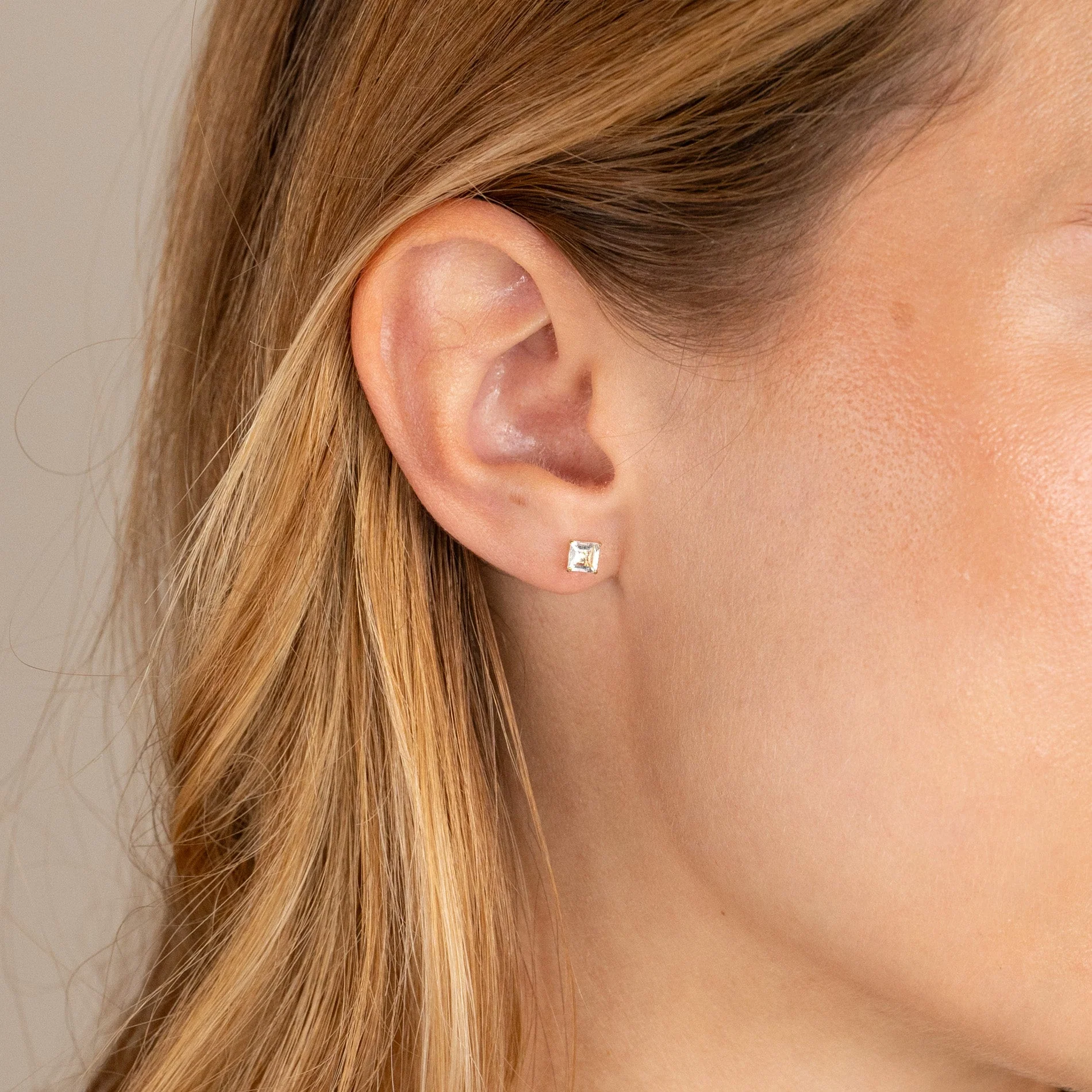 TETRA WHITE TOPAZ SOLID GOLD STUD EARRING - Image 4