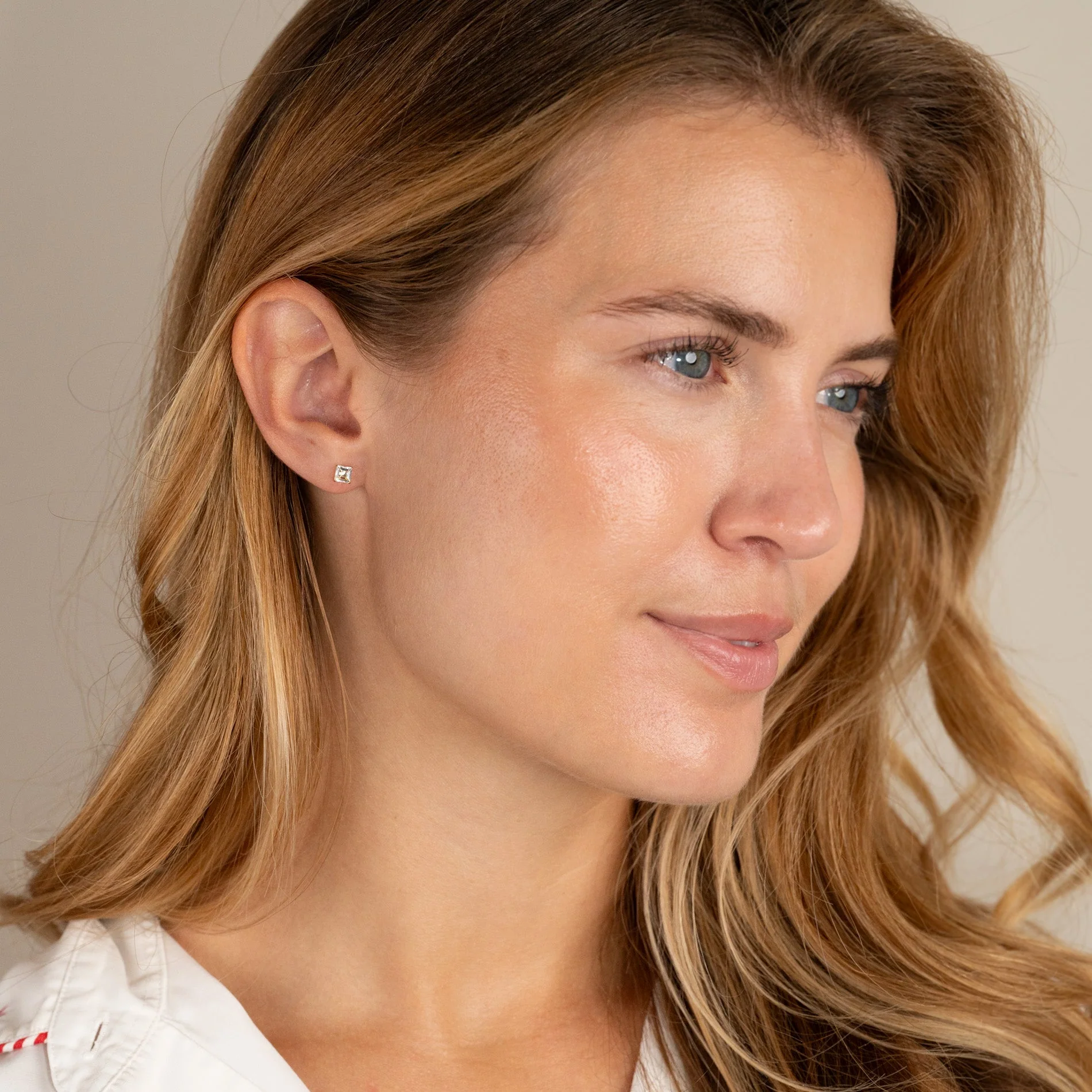 TETRA WHITE TOPAZ SOLID GOLD STUD EARRING - Image 6